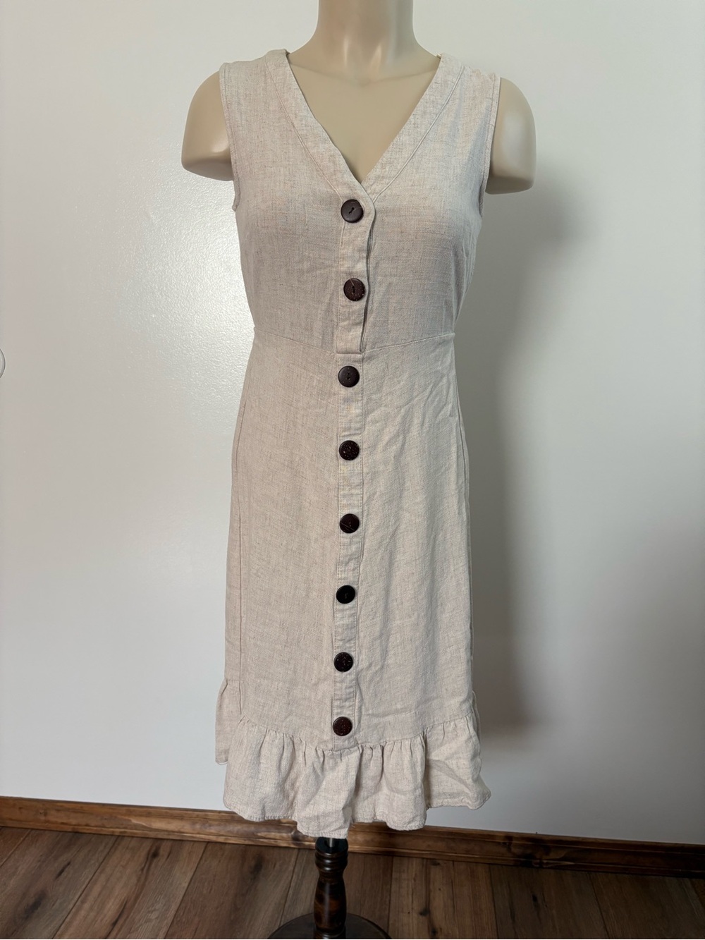 Monteau L.A  Sleeveless Beige Button-Front Midi Dress with Ruffle Hem Medium